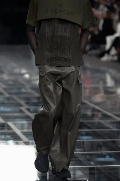 Look 27
